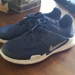 Boys nike tennis shoes